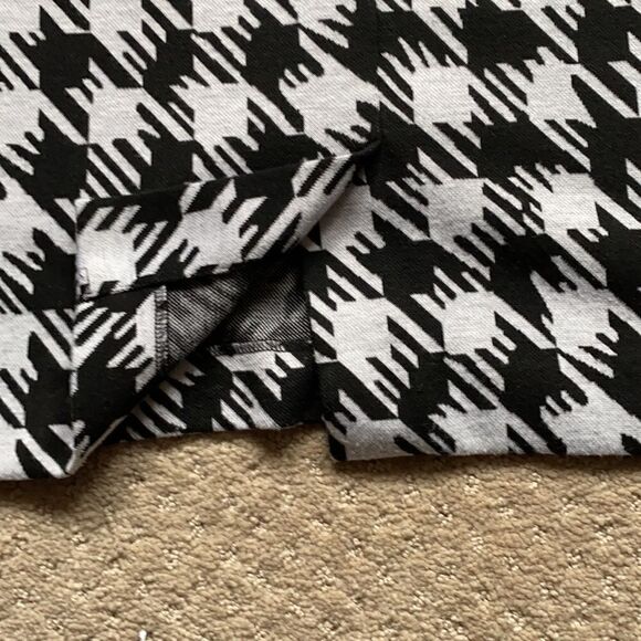 Halogen skirt. Size 0. Black and gray. Excellent condition. - Picture 4 of 7